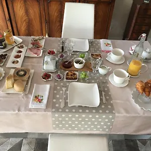 https://la-roseraie-residence-pres-de-vichy.hotels-rhonealpes.com